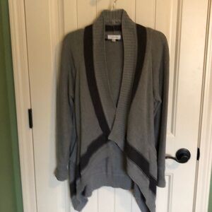 Gorgeous open style gray sweater with pockets. Calvin Klein size medium.